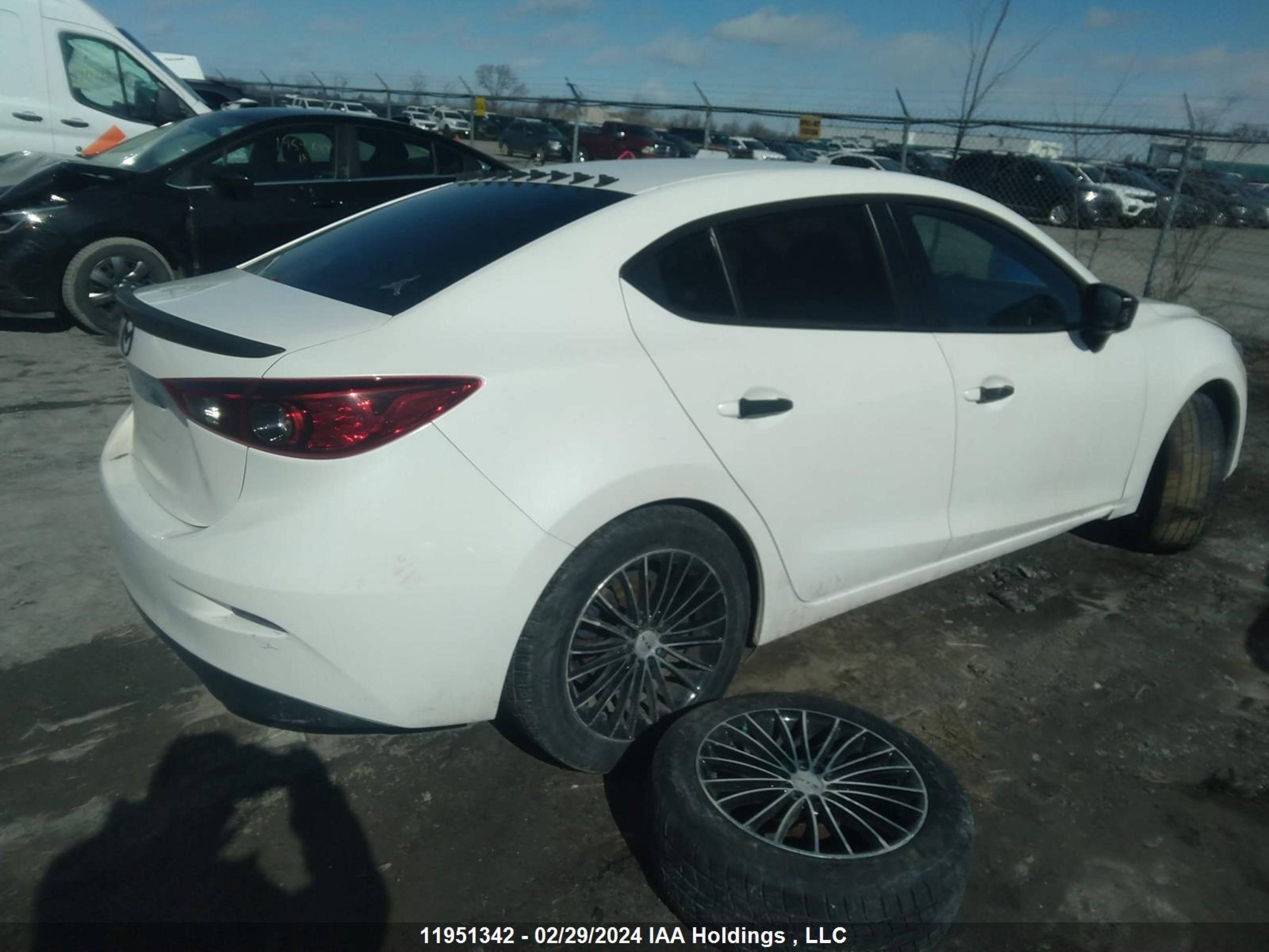 Photo 3 VIN: 3MZBM1V73EM107683 - MAZDA 3 