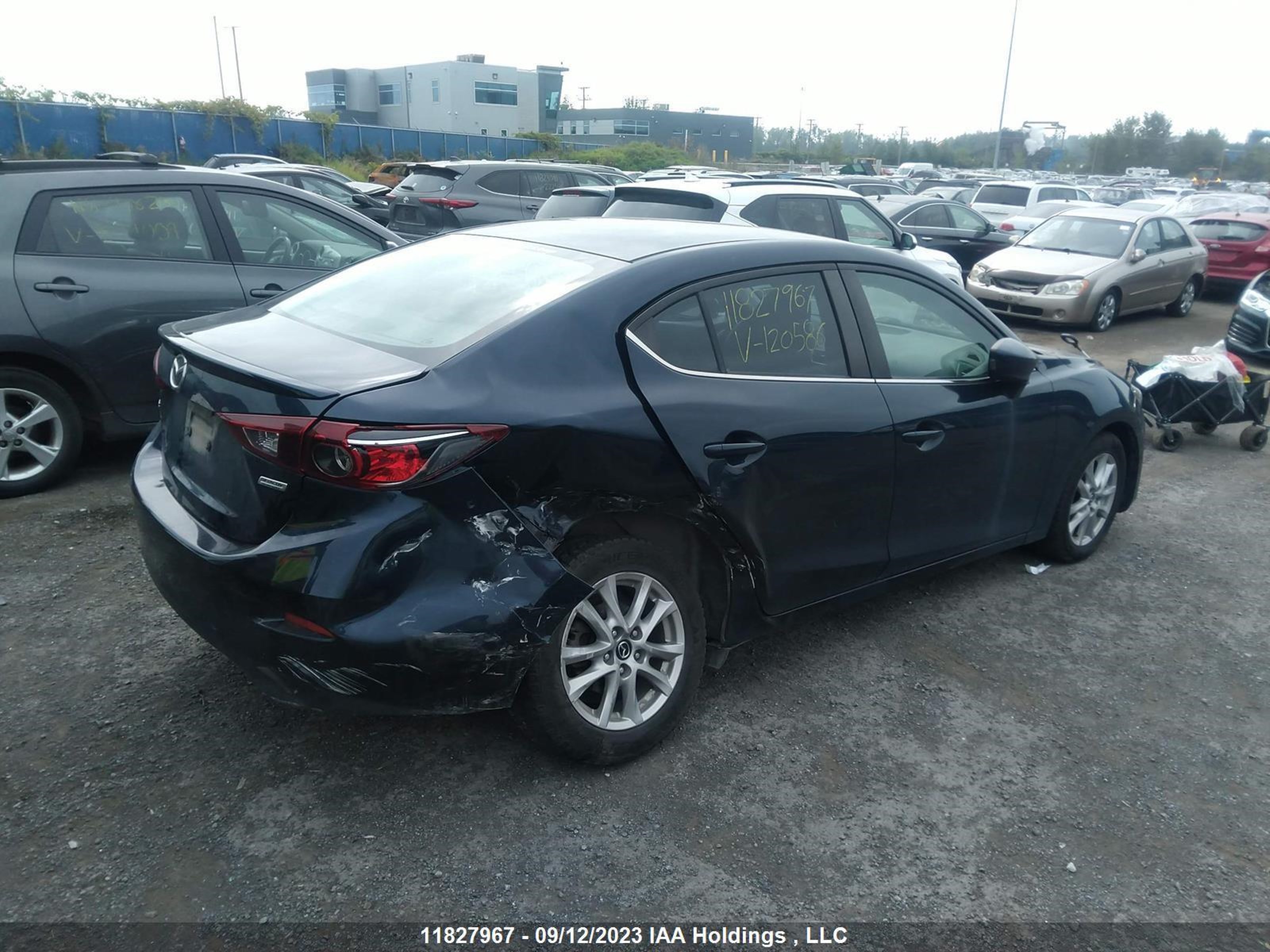 Photo 3 VIN: 3MZBM1V74EM120586 - MAZDA 3 