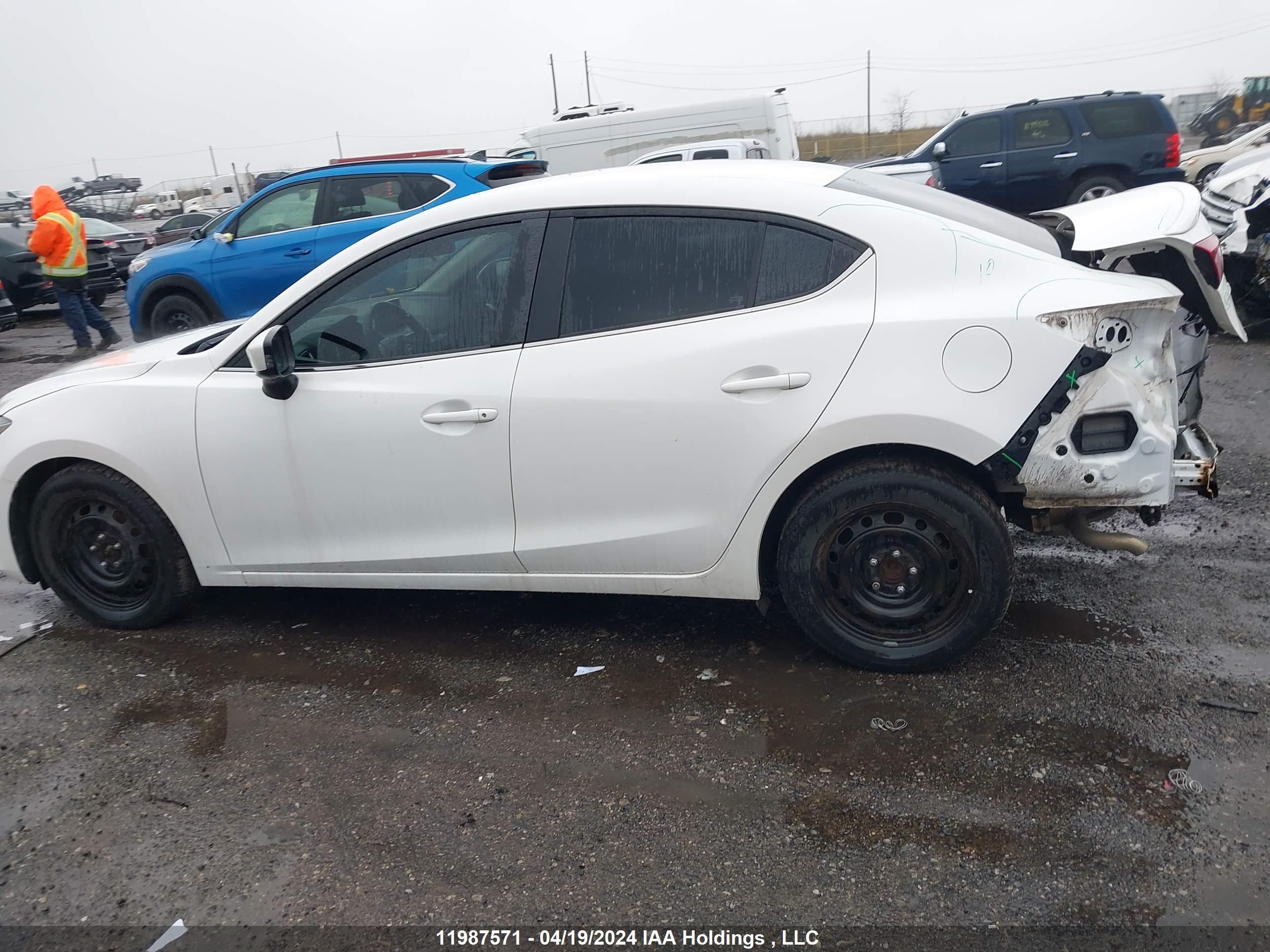 Photo 13 VIN: 3MZBM1V75FM178191 - MAZDA 3 