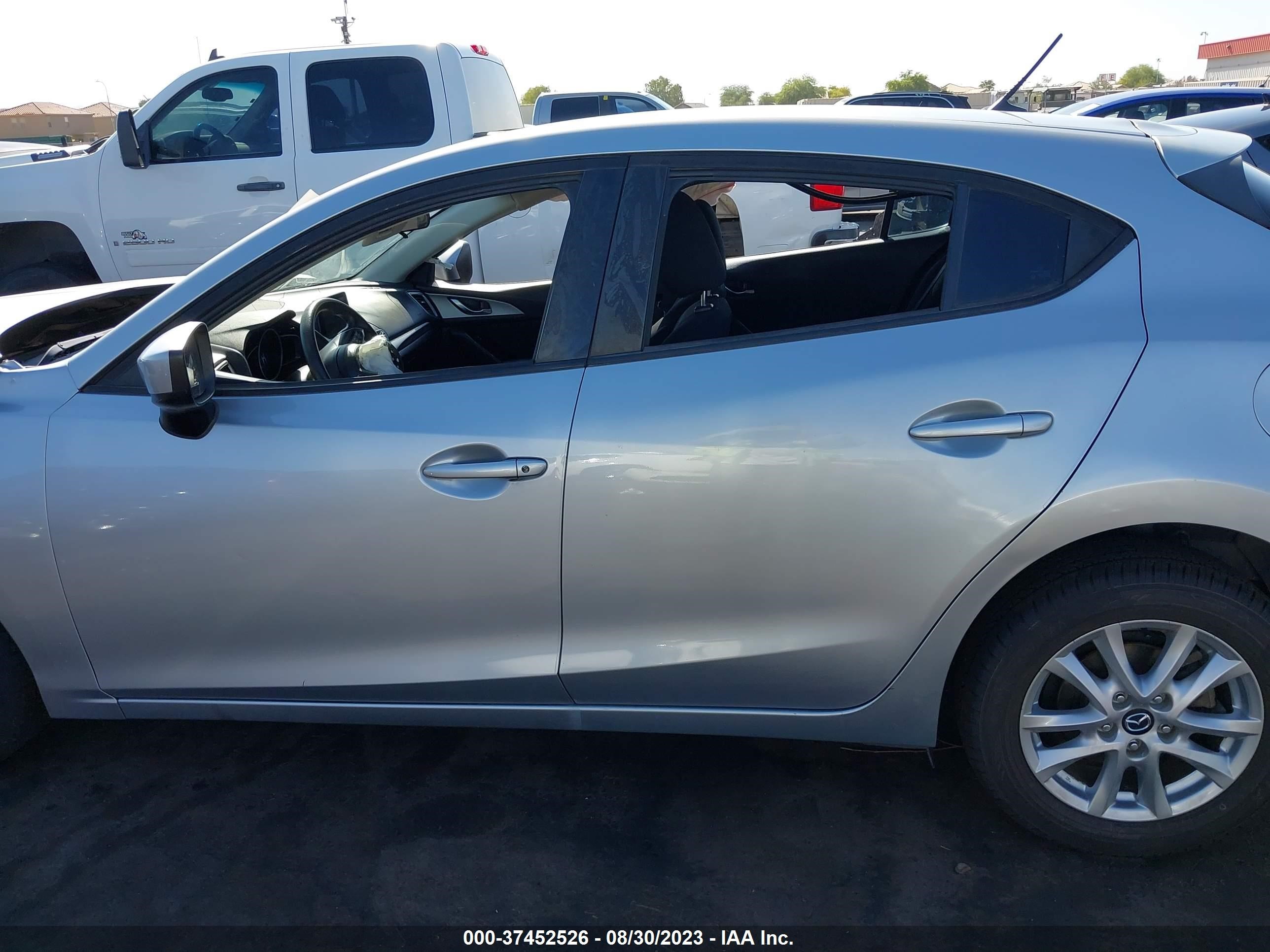 Photo 13 VIN: 3MZBN1K71HM158170 - MAZDA 3 