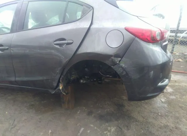 Photo 5 VIN: 3MZBN1K74HM129889 - MAZDA MAZDA3 5-DOOR 