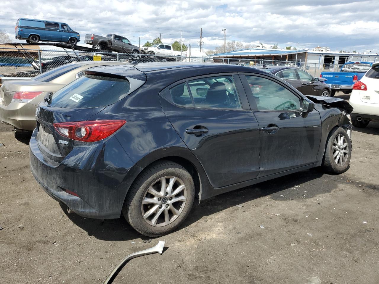 Photo 2 VIN: 3MZBN1K77HM114075 - MAZDA 3 