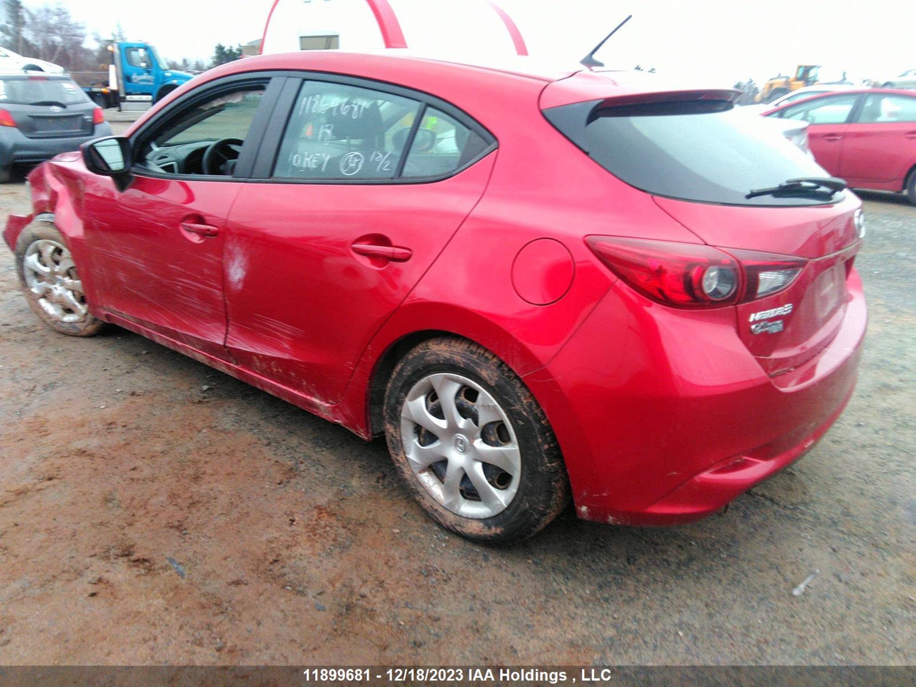 Photo 2 VIN: 3MZBN1K77JM256657 - MAZDA 3 