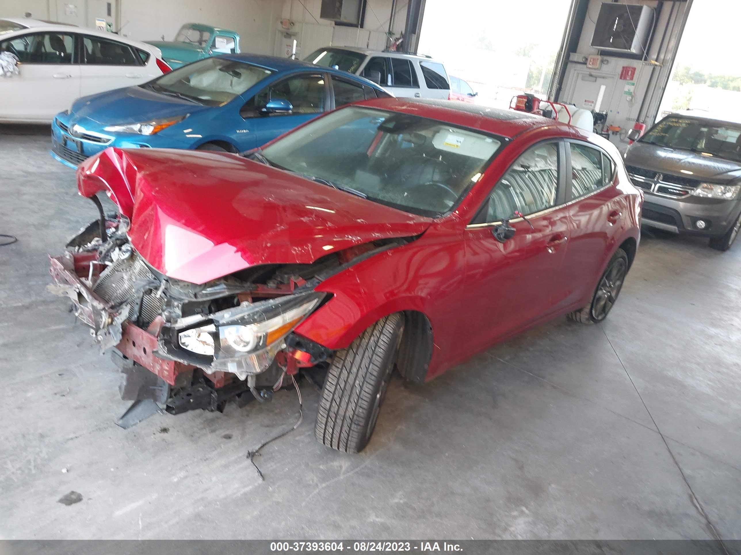 Photo 1 VIN: 3MZBN1L31JM217011 - MAZDA 3 