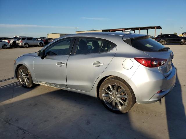 Photo 1 VIN: 3MZBN1L32JM256139 - MAZDA 3 