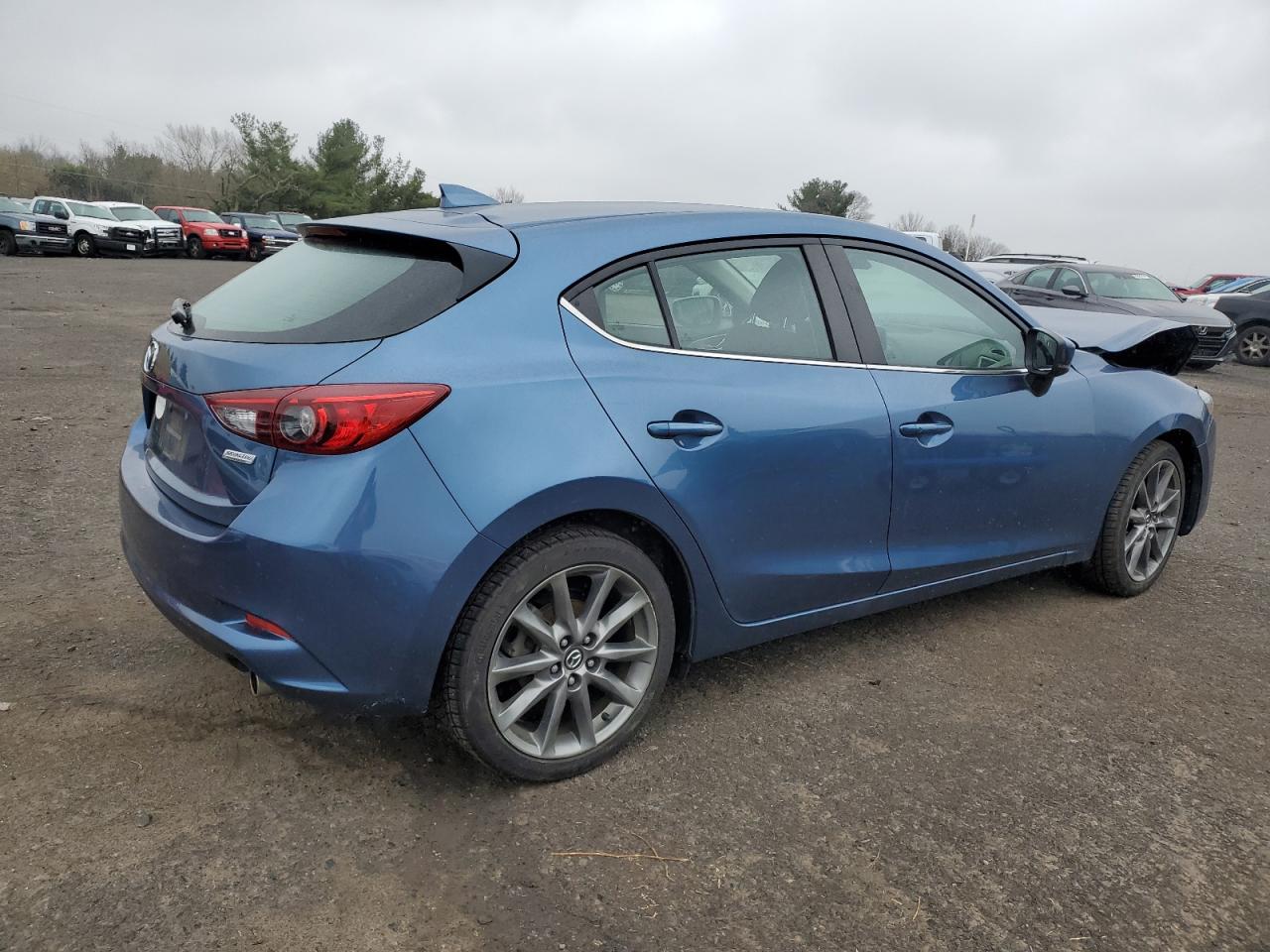 Photo 2 VIN: 3MZBN1L32JM268873 - MAZDA 3 