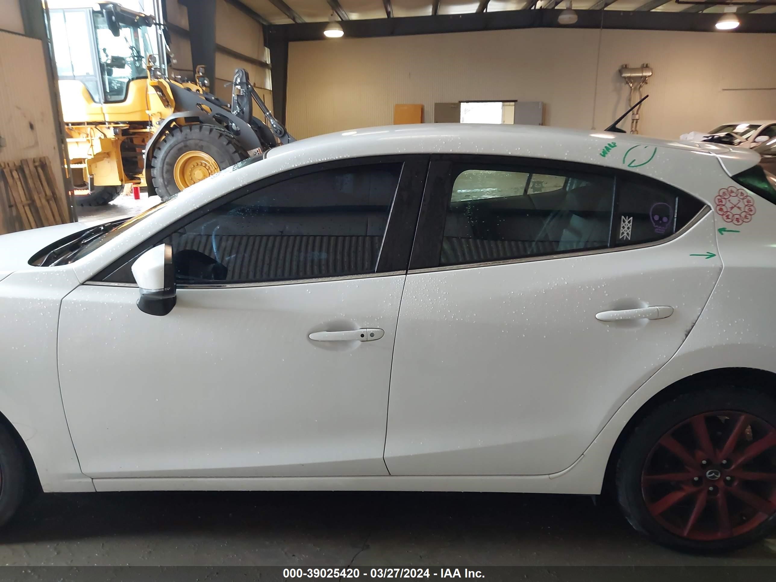 Photo 14 VIN: 3MZBN1L33JM208987 - MAZDA 3 