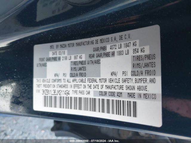 Photo 8 VIN: 3MZBN1L36JM211494 - MAZDA MAZDA3 