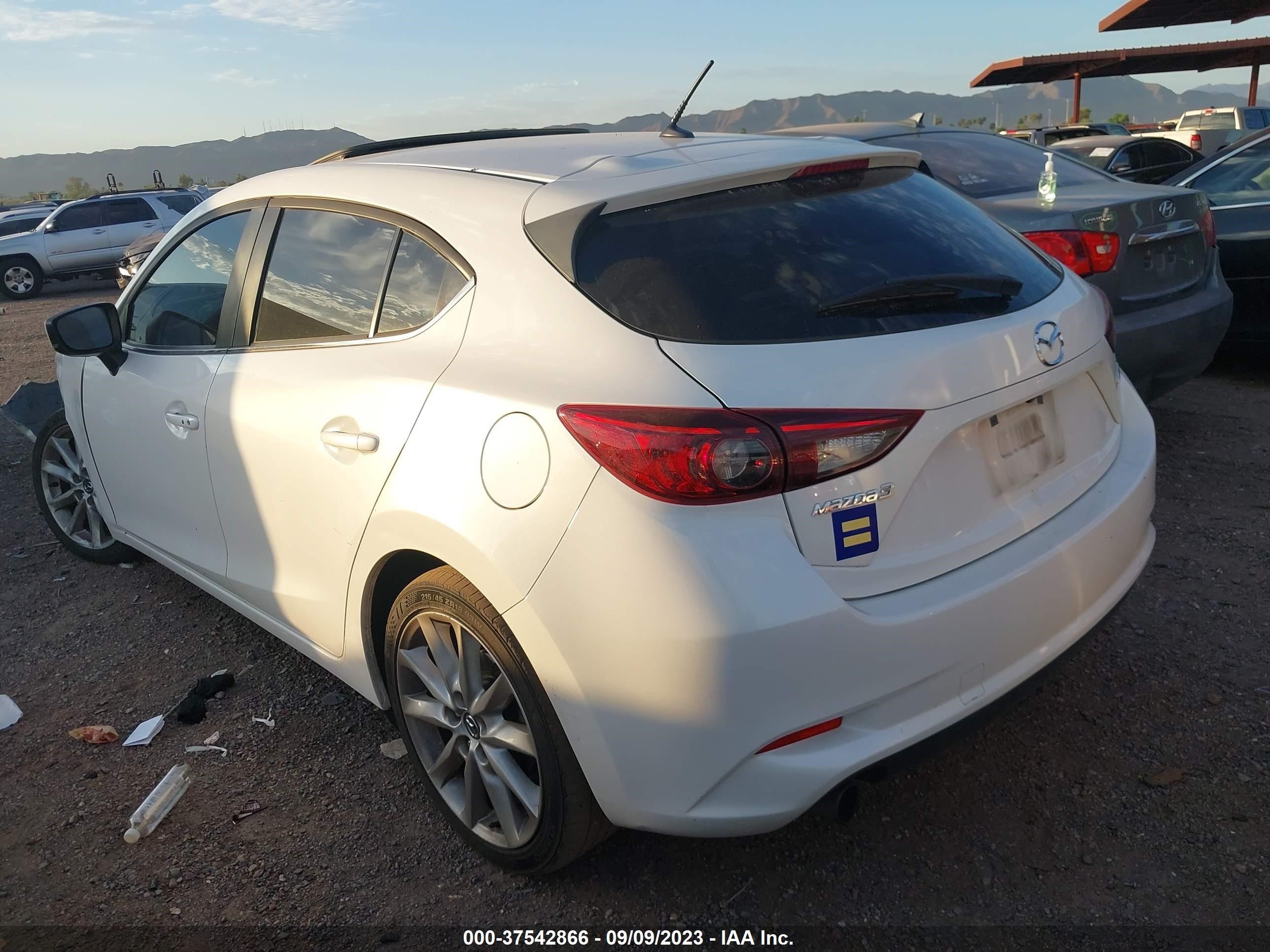 Photo 2 VIN: 3MZBN1L37HM152627 - MAZDA 3 