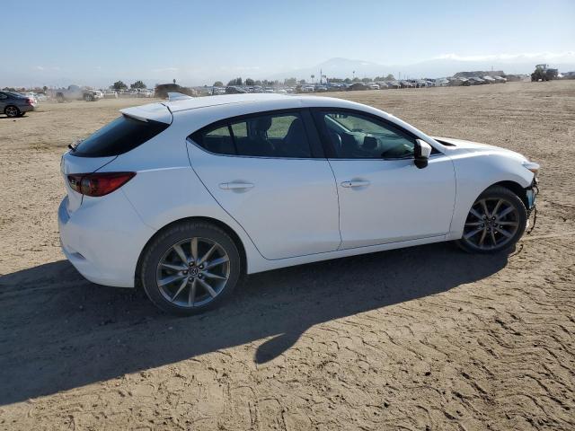 Photo 2 VIN: 3MZBN1L37JM162922 - MAZDA 3 