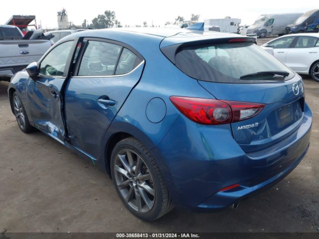 Photo 2 VIN: 3MZBN1L38JM250622 - MAZDA MAZDA3 