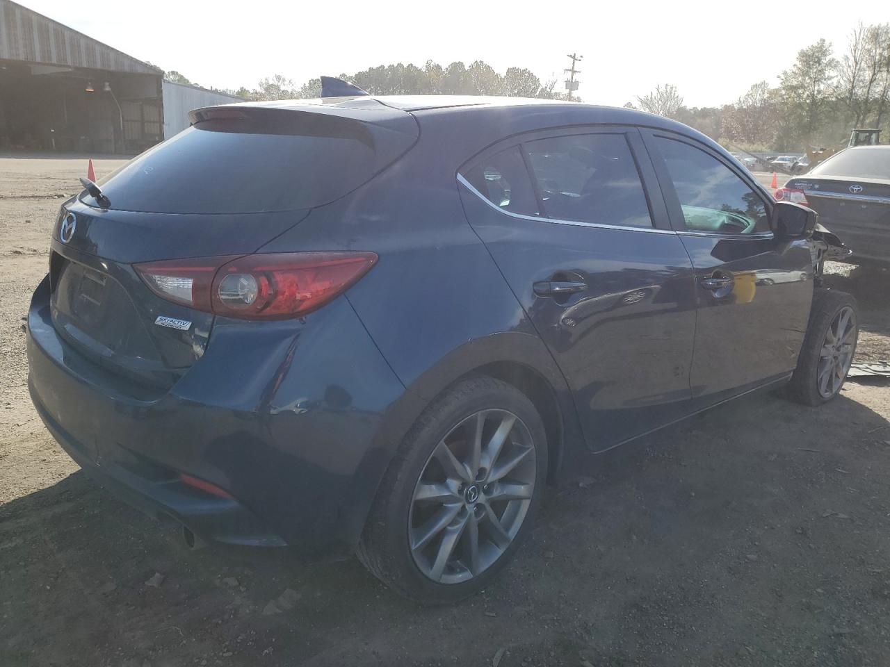 Photo 2 VIN: 3MZBN1L38JM252449 - MAZDA 3 