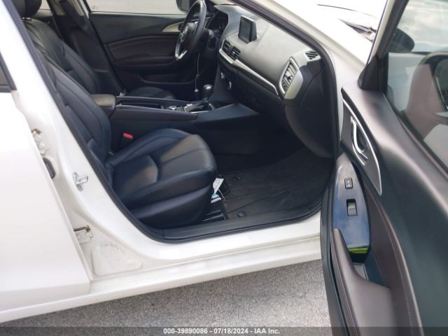 Photo 4 VIN: 3MZBN1L38JM266075 - MAZDA MAZDA3 