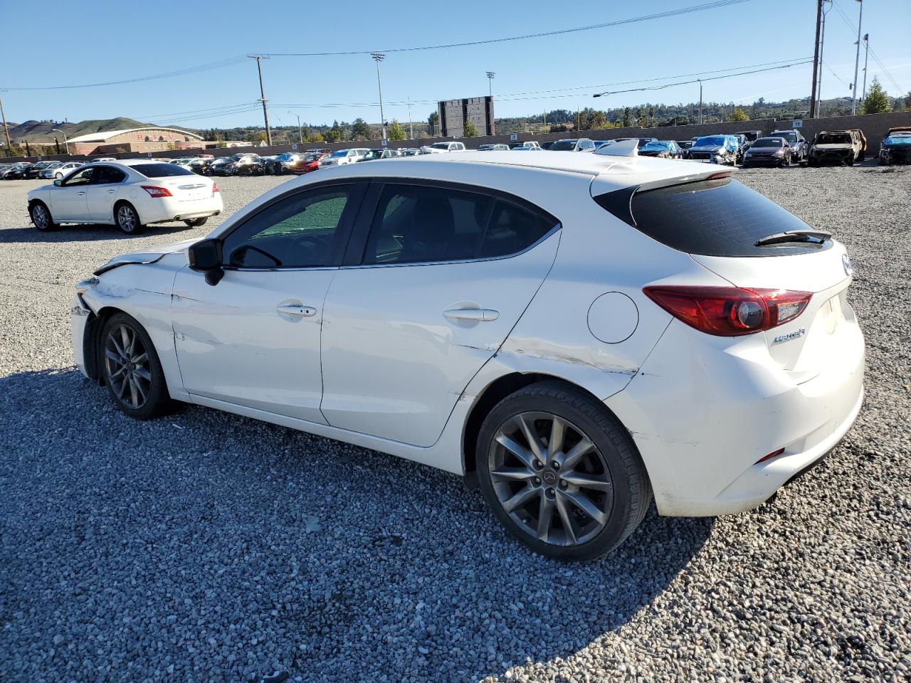 Photo 1 VIN: 3MZBN1L39JM231206 - MAZDA 3 