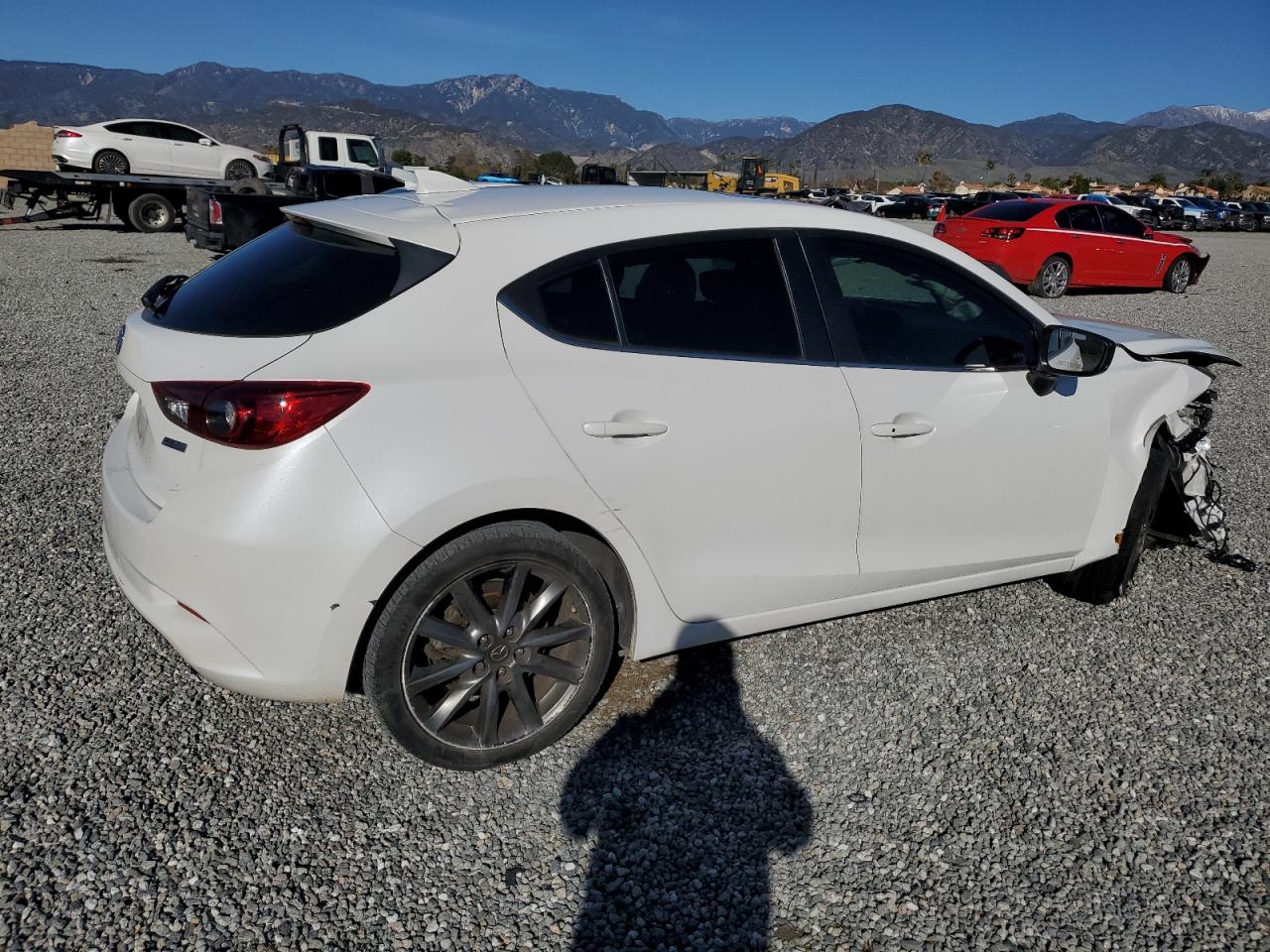 Photo 2 VIN: 3MZBN1L39JM231206 - MAZDA 3 