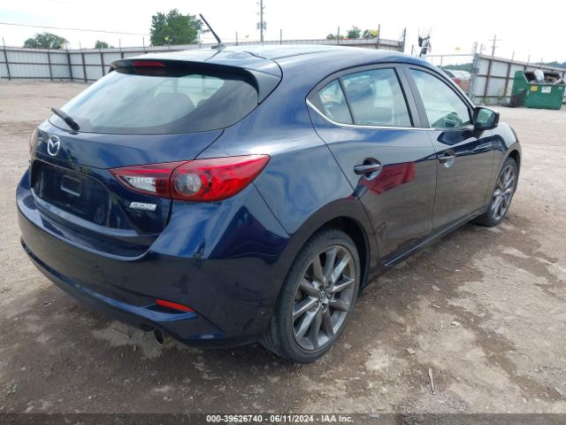 Photo 3 VIN: 3MZBN1L39JM266800 - MAZDA MAZDA3 