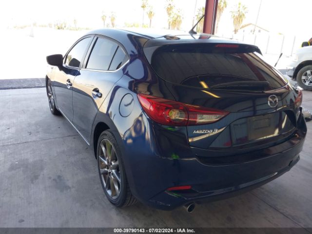 Photo 2 VIN: 3MZBN1L3XJM183585 - MAZDA MAZDA3 