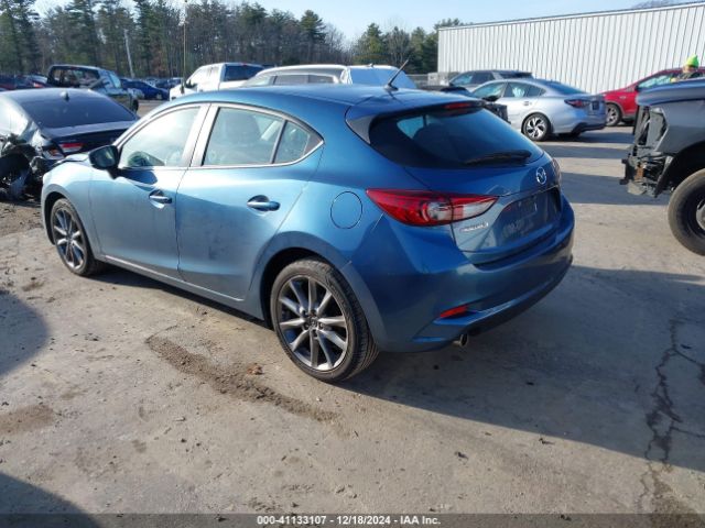 Photo 2 VIN: 3MZBN1L3XJM261671 - MAZDA MAZDA3 