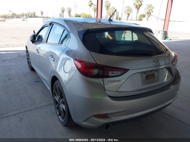 Photo 2 VIN: 3MZBN1L3XJM266658 - MAZDA MAZDA3 