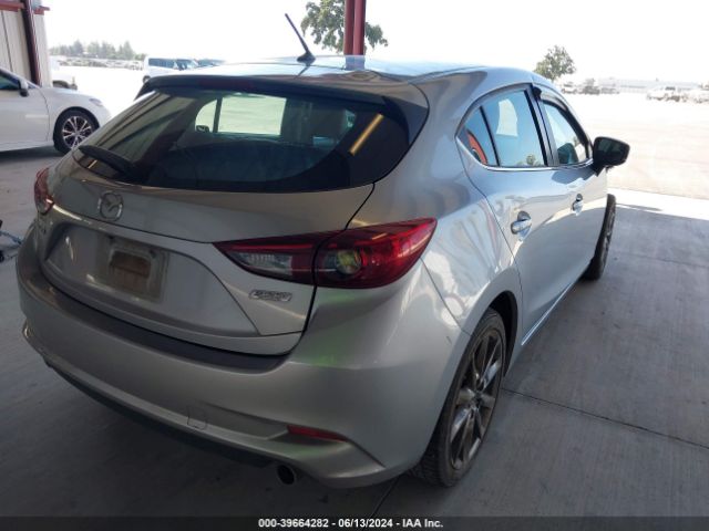 Photo 3 VIN: 3MZBN1L3XJM266658 - MAZDA MAZDA3 