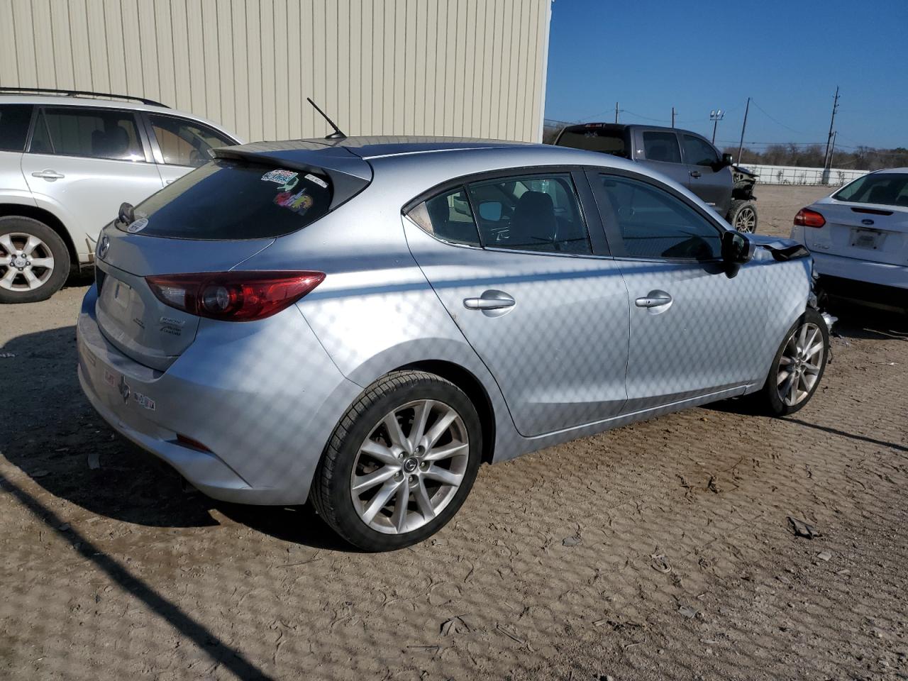 Photo 2 VIN: 3MZBN1L77HM117461 - MAZDA 3 