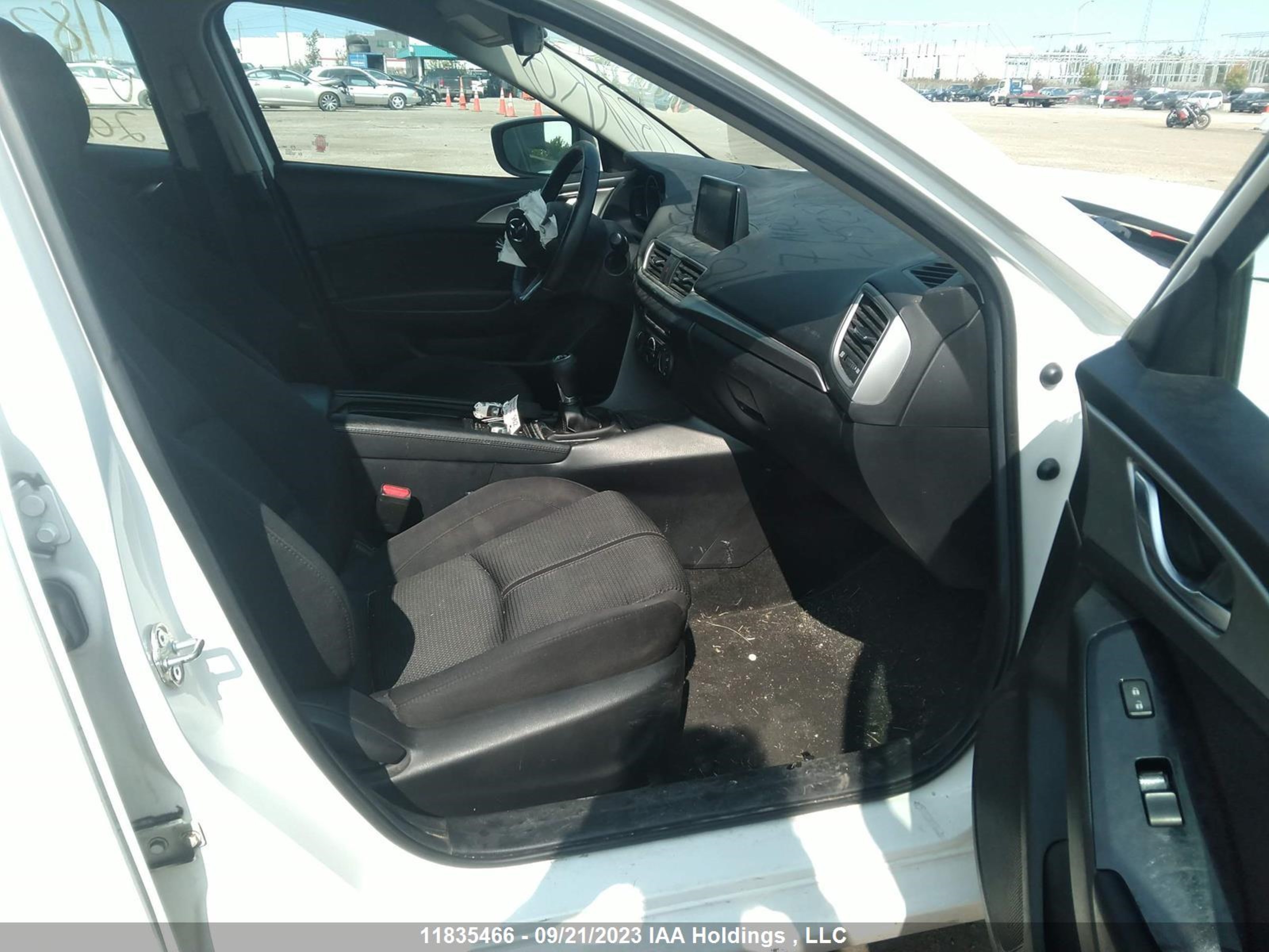 Photo 4 VIN: 3MZBN1L77HM145258 - MAZDA 3 