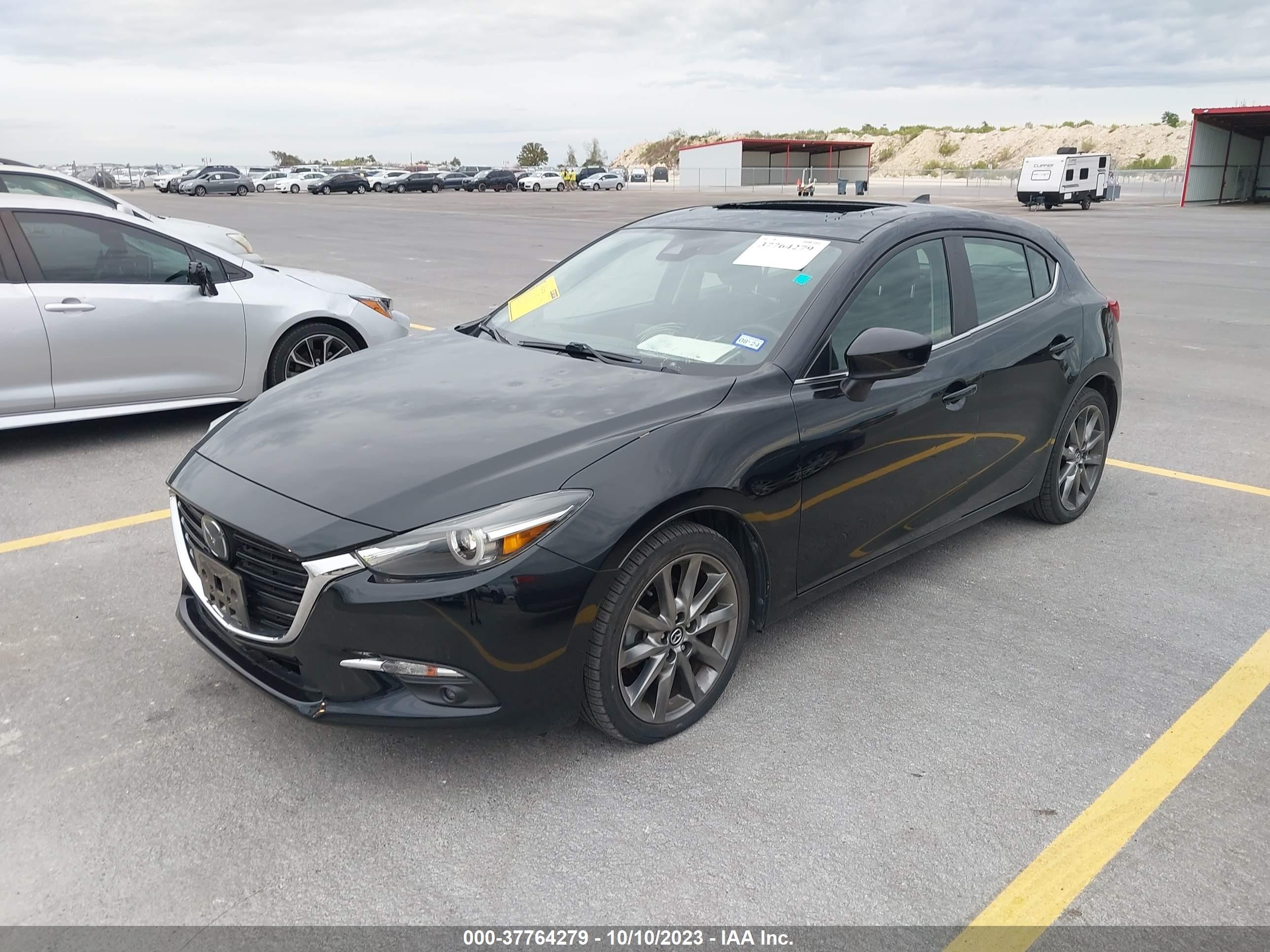 Photo 1 VIN: 3MZBN1M32JM159053 - MAZDA 3 