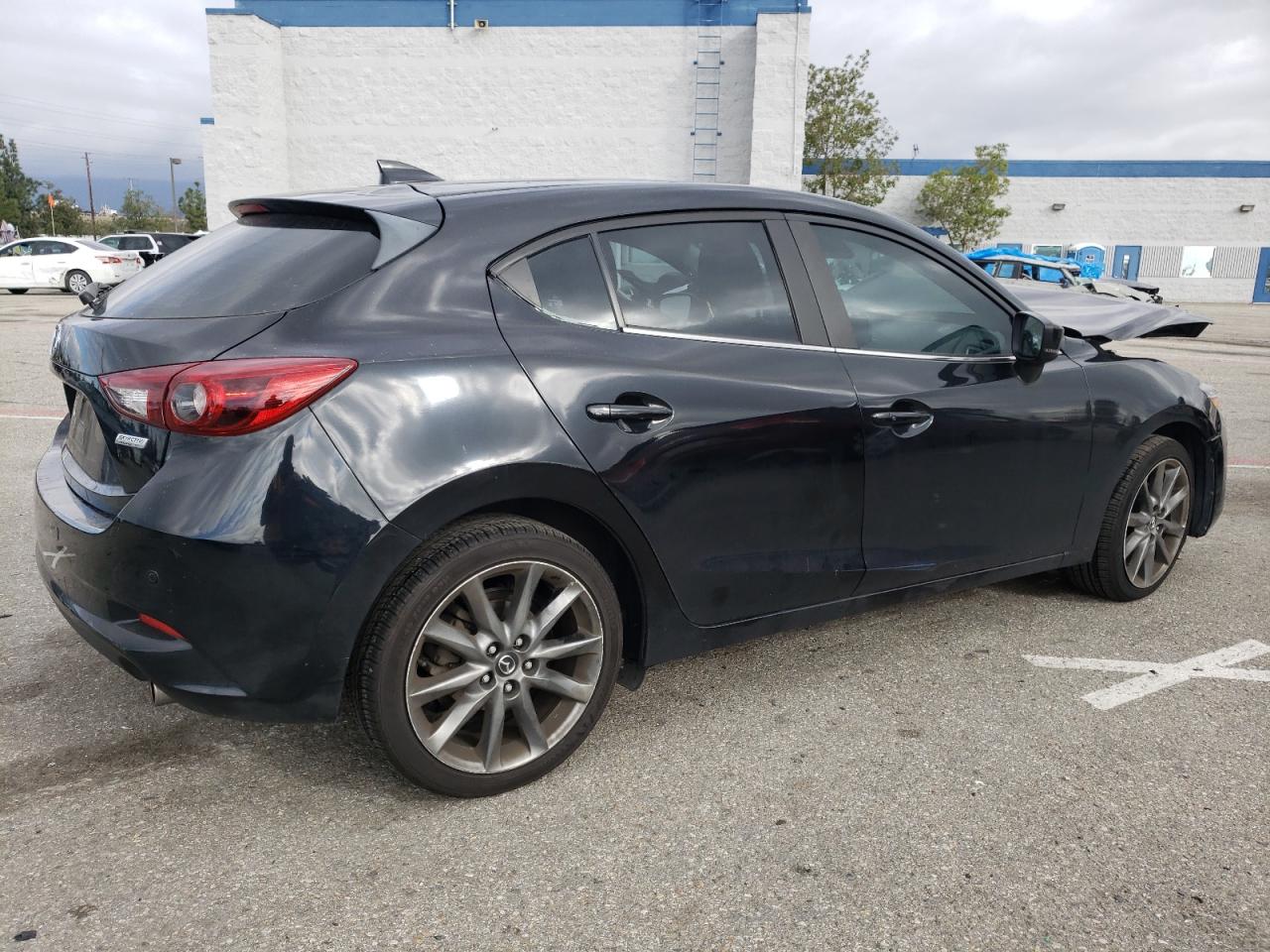 Photo 2 VIN: 3MZBN1M33JM270419 - MAZDA MAZDA3 