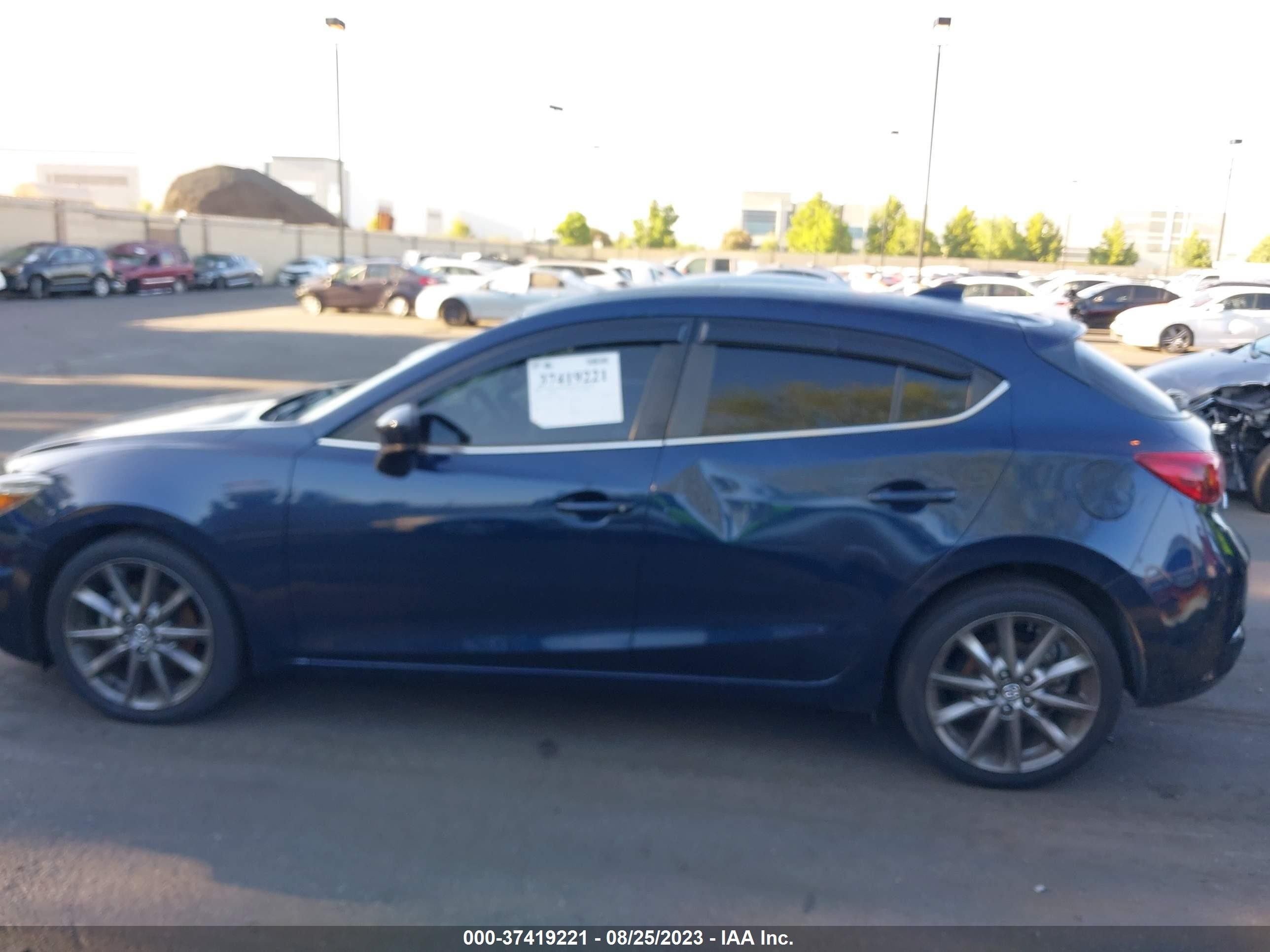 Photo 13 VIN: 3MZBN1M33JM273174 - MAZDA 3 