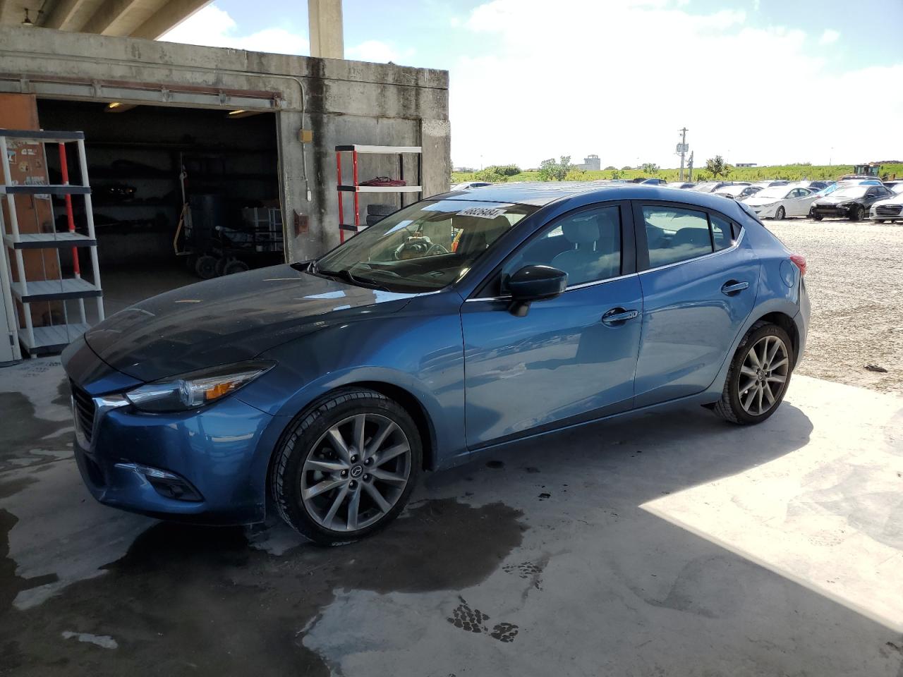 Photo 0 VIN: 3MZBN1M34JM255606 - MAZDA 3 