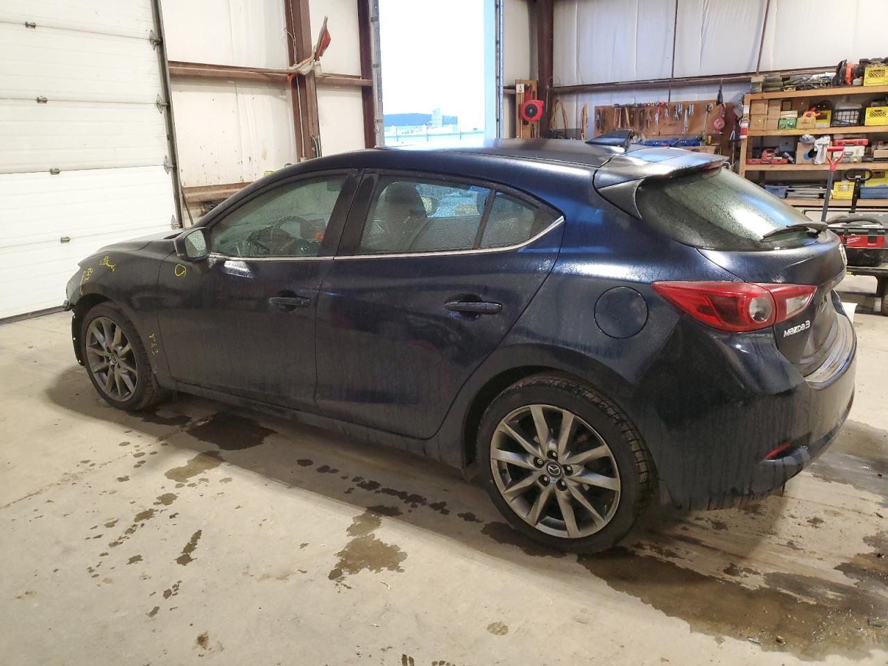 Photo 1 VIN: 3MZBN1M35JM171553 - MAZDA 3 