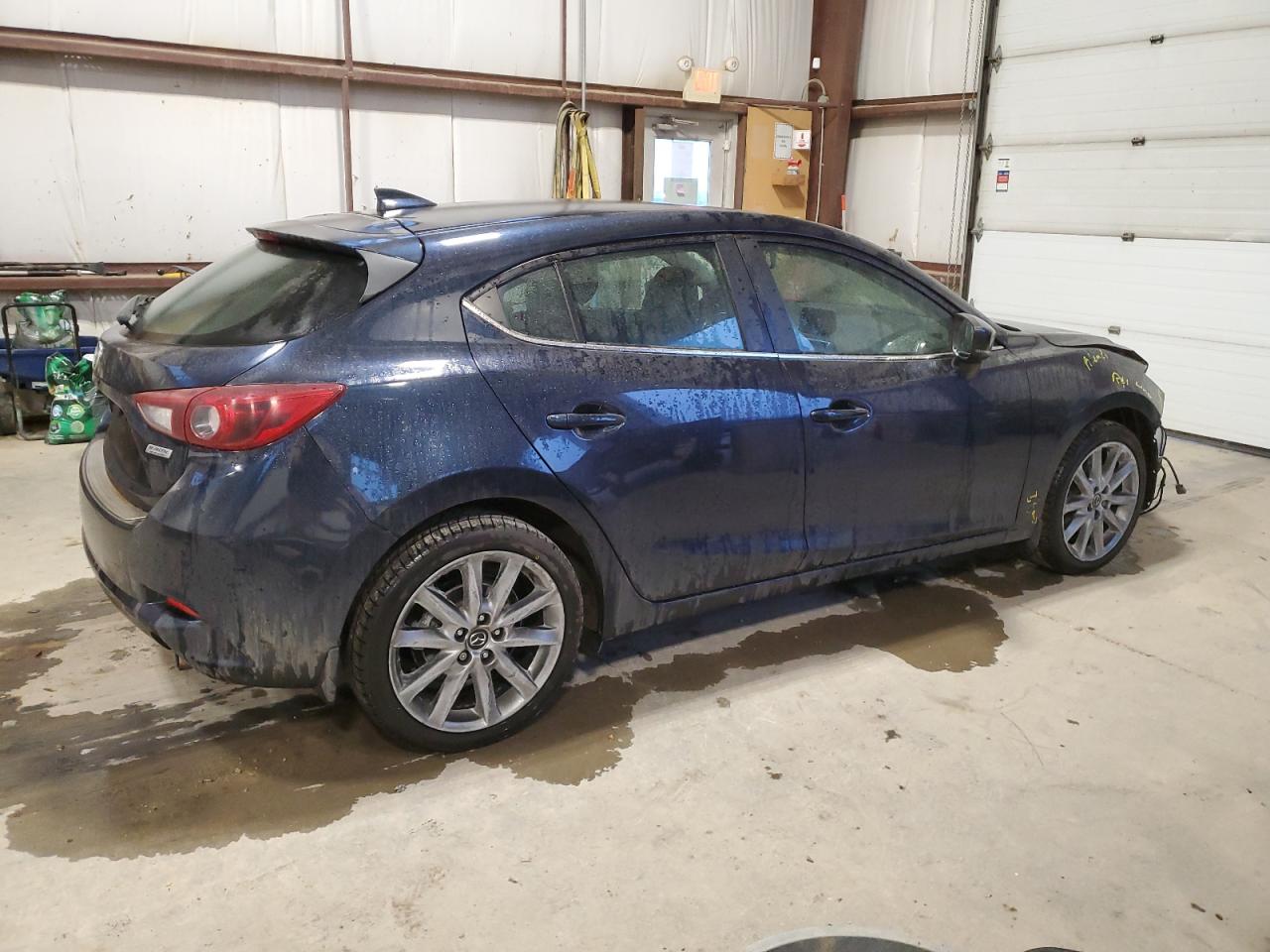 Photo 2 VIN: 3MZBN1M35JM171553 - MAZDA 3 