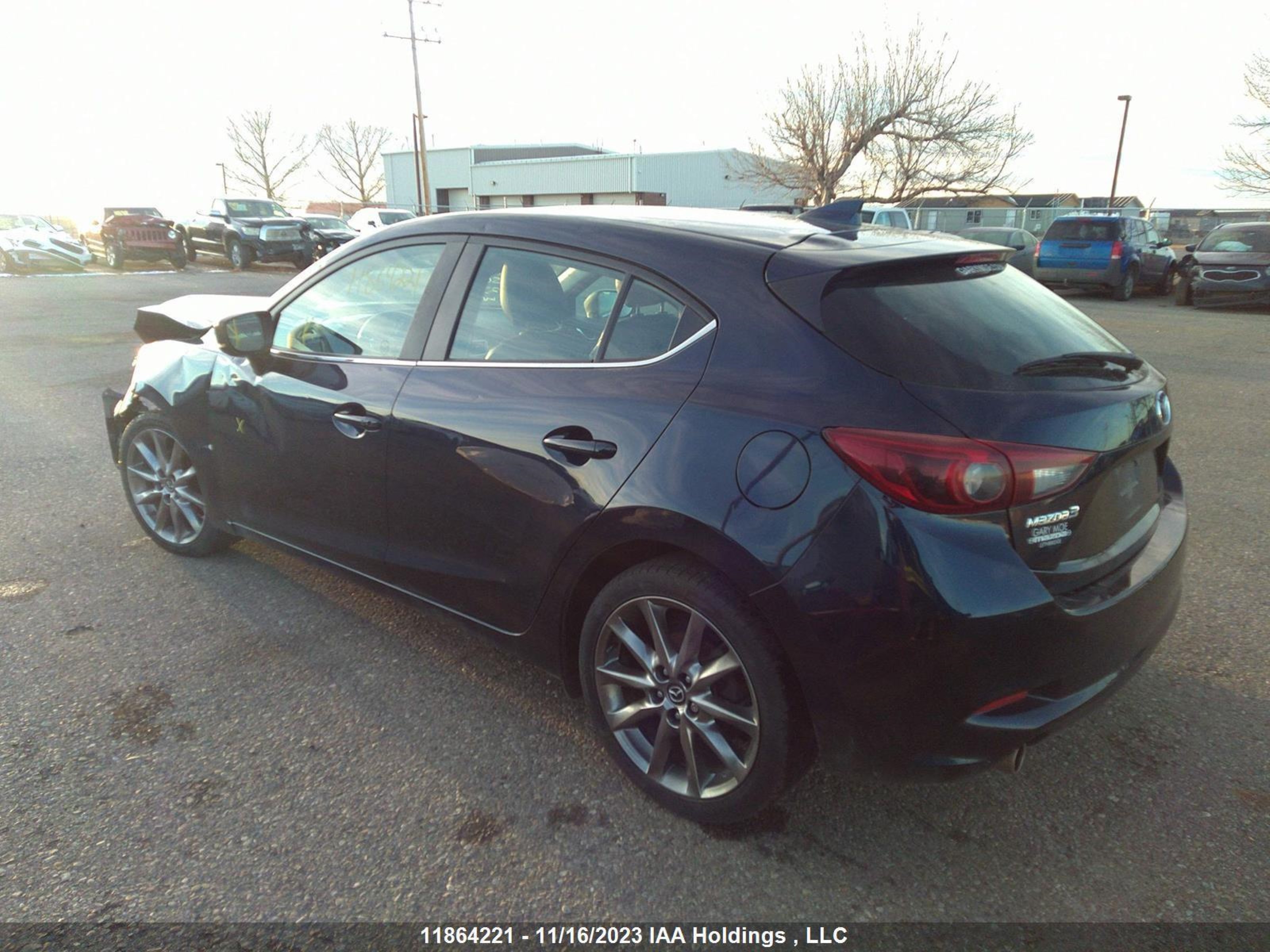 Photo 2 VIN: 3MZBN1M36JM253419 - MAZDA 3 