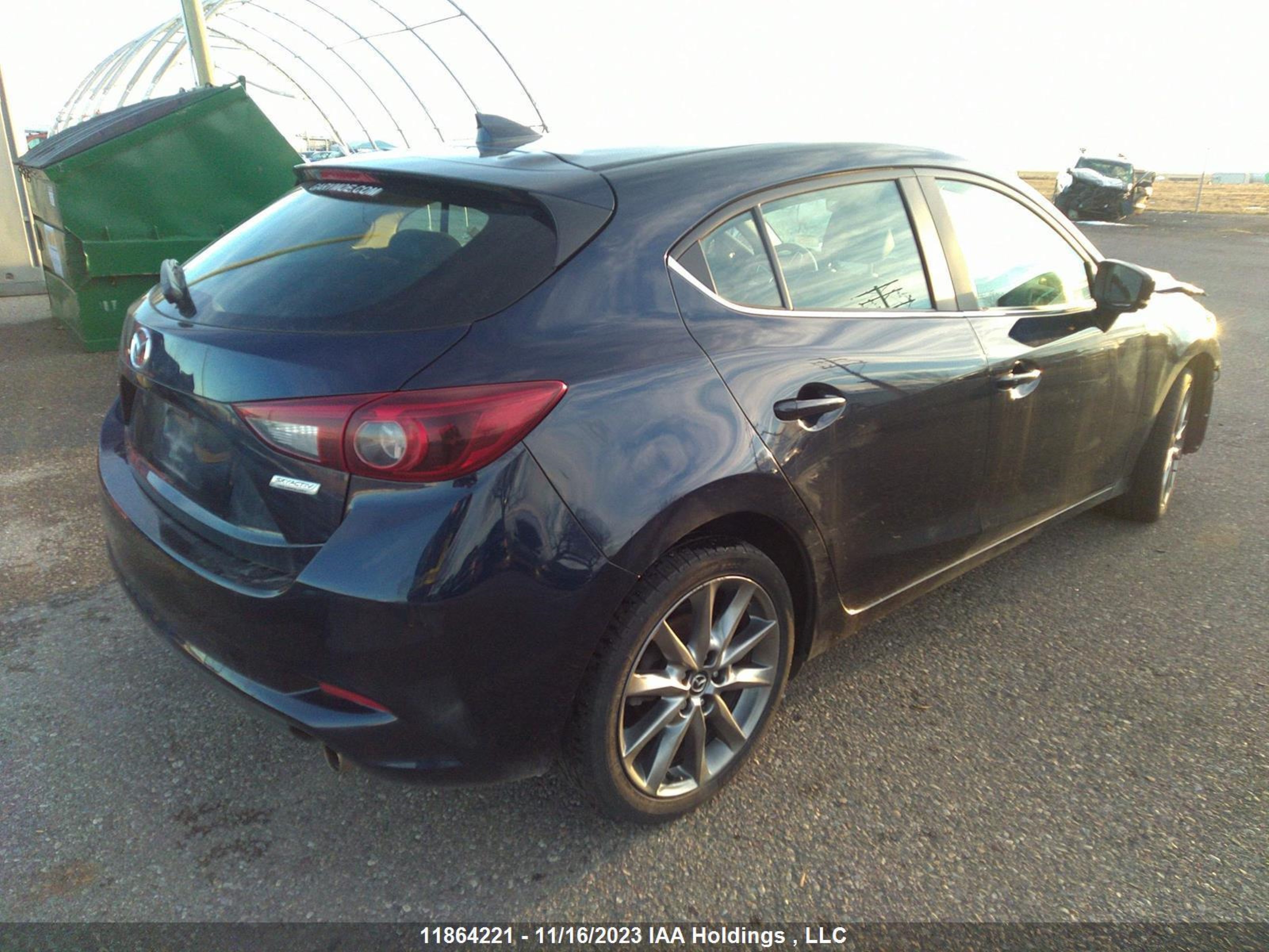 Photo 3 VIN: 3MZBN1M36JM253419 - MAZDA 3 