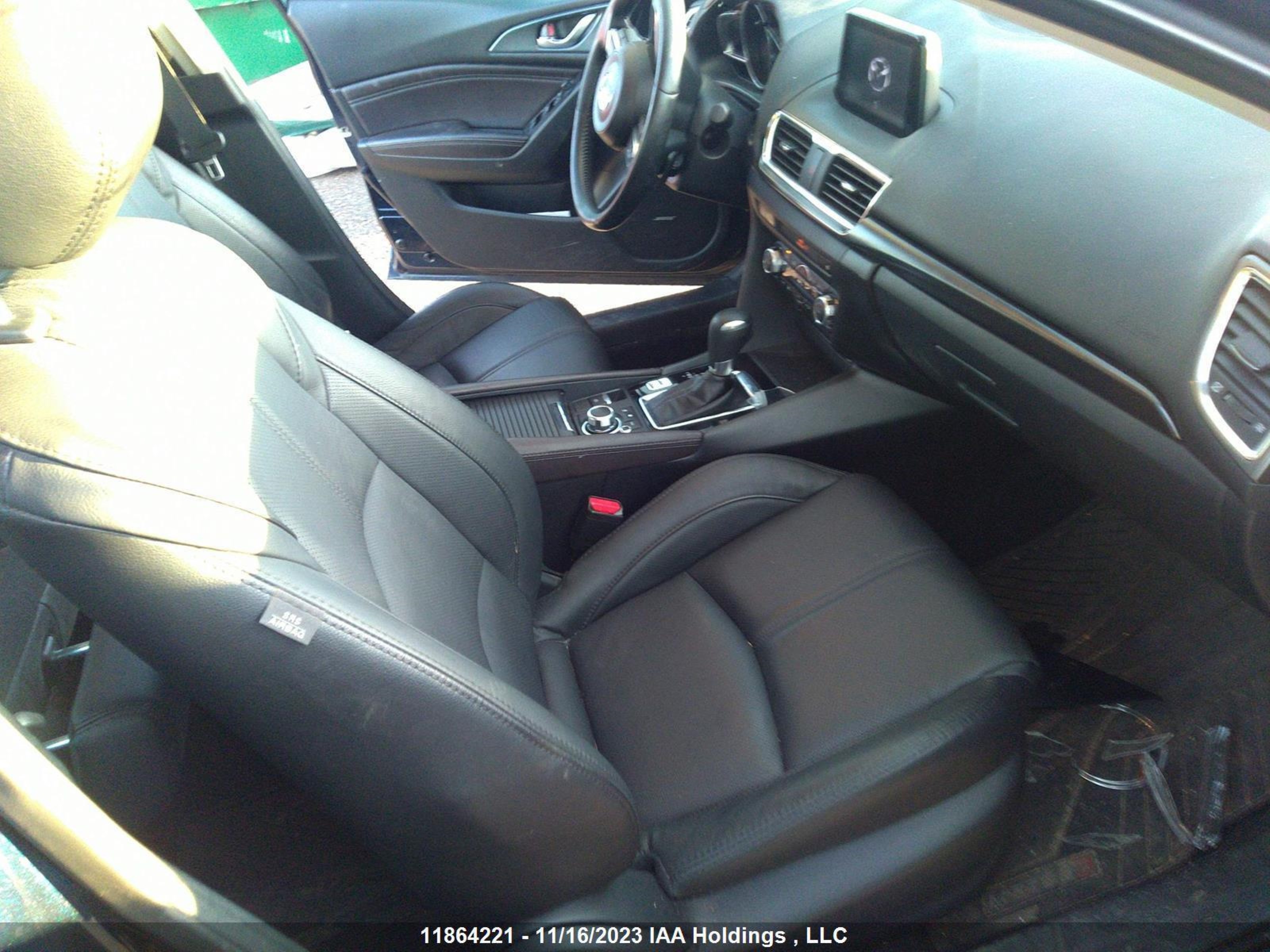 Photo 4 VIN: 3MZBN1M36JM253419 - MAZDA 3 