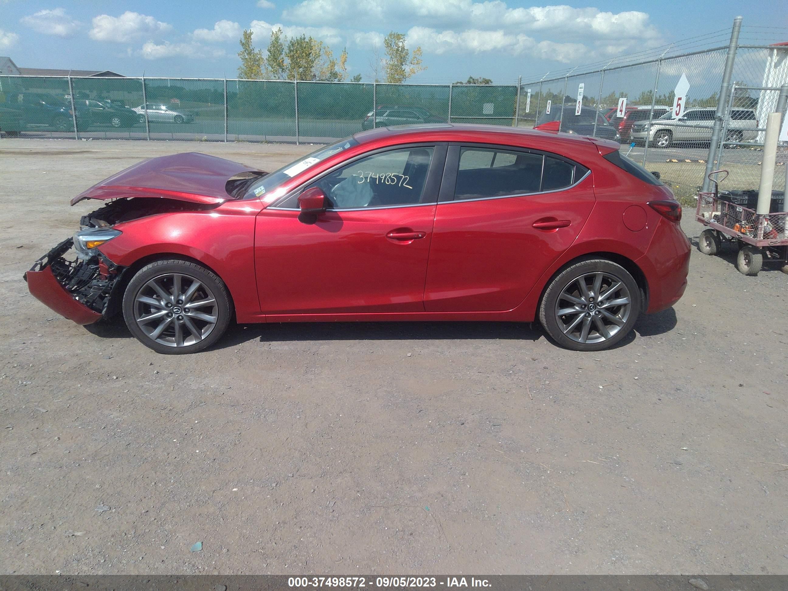 Photo 13 VIN: 3MZBN1M37JM231896 - MAZDA 3 