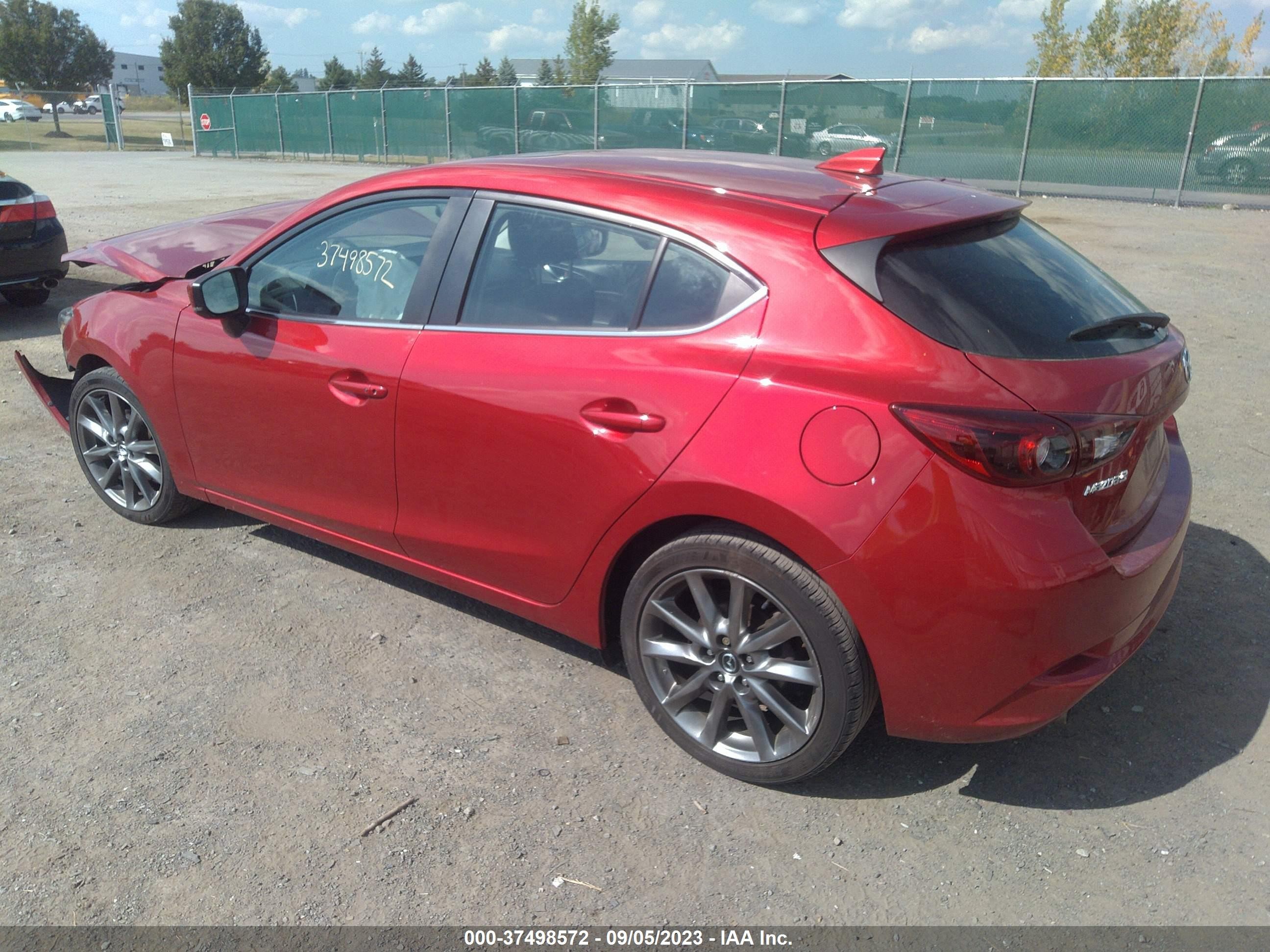 Photo 2 VIN: 3MZBN1M37JM231896 - MAZDA 3 