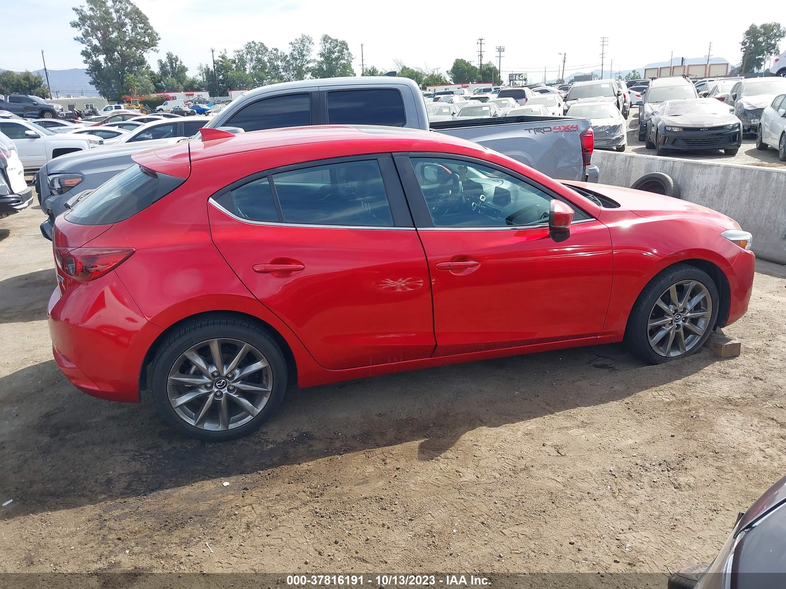 Photo 12 VIN: 3MZBN1M3XJM169202 - MAZDA 3 