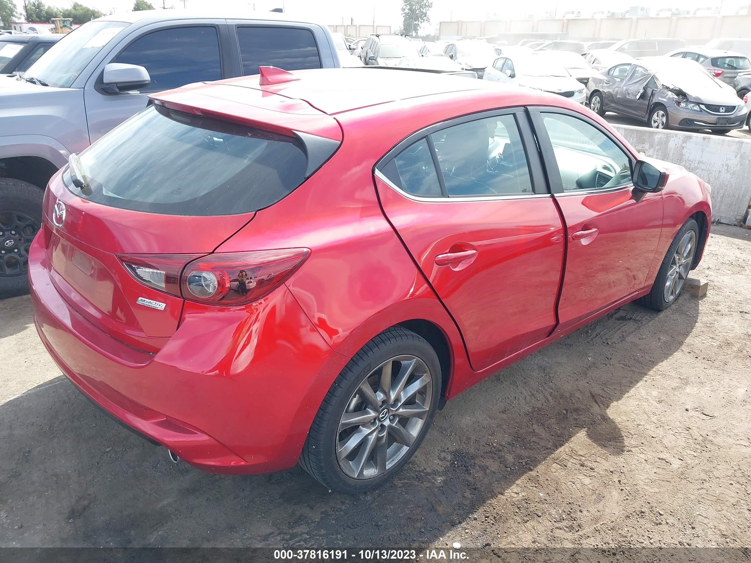 Photo 3 VIN: 3MZBN1M3XJM169202 - MAZDA 3 