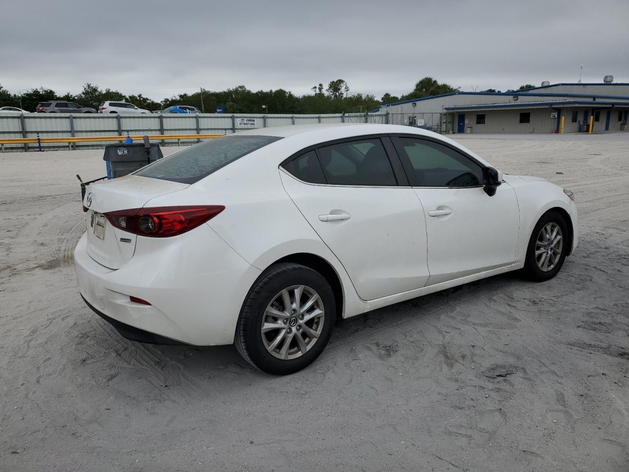 Photo 2 VIN: 3MZBN1U70JM188568 - MAZDA 3 