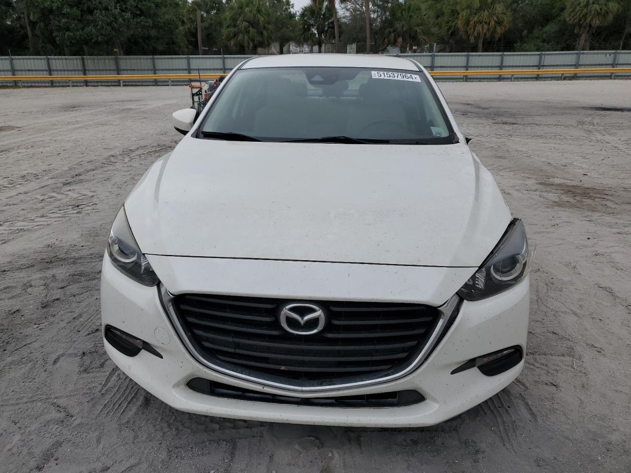 Photo 4 VIN: 3MZBN1U70JM188568 - MAZDA 3 