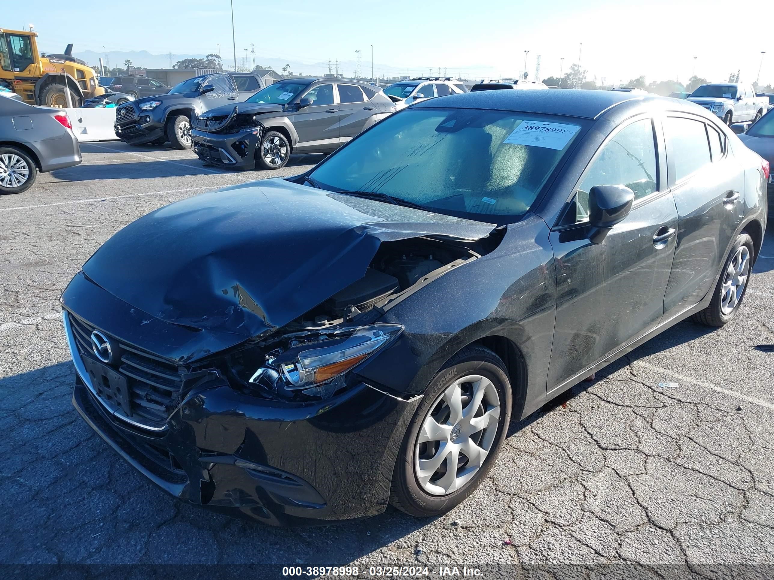 Photo 1 VIN: 3MZBN1U70JM204476 - MAZDA 3 