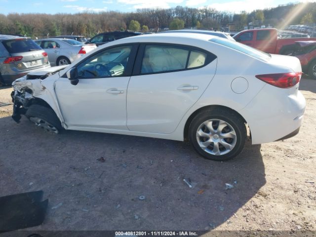 Photo 2 VIN: 3MZBN1U72HM101568 - MAZDA MAZDA3 