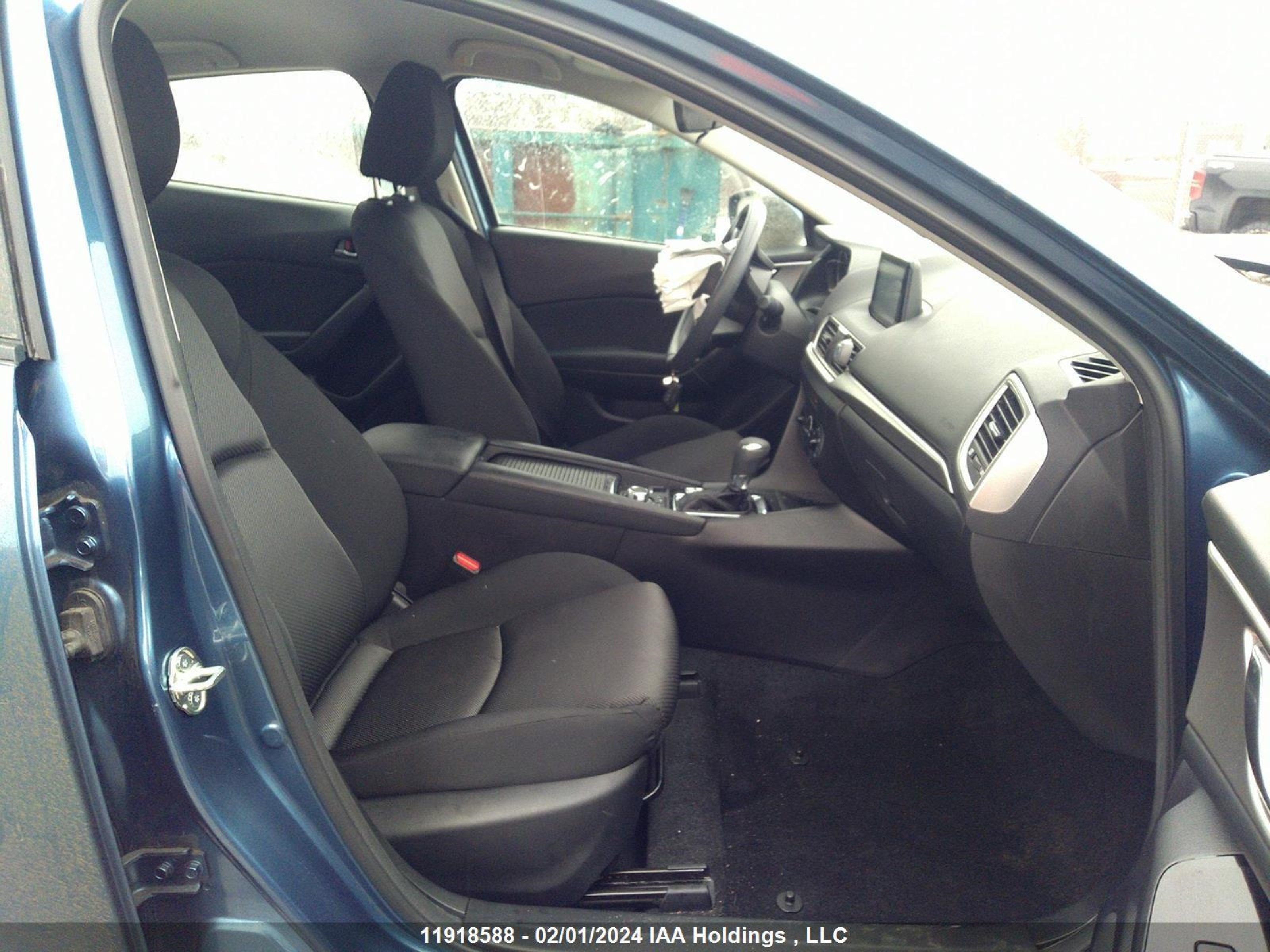 Photo 4 VIN: 3MZBN1U74JM221054 - MAZDA 3 