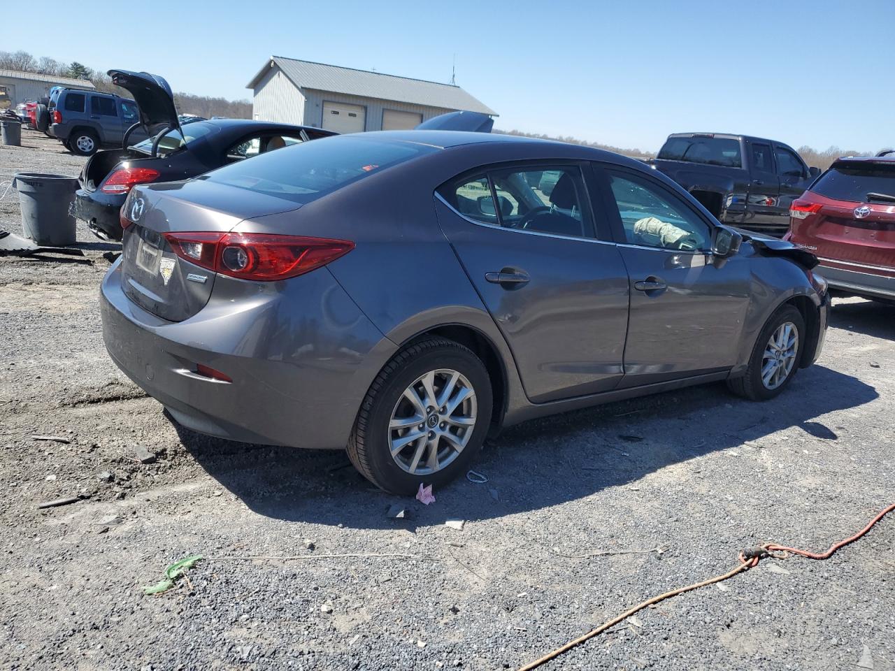 Photo 2 VIN: 3MZBN1U76JM216647 - MAZDA 3 