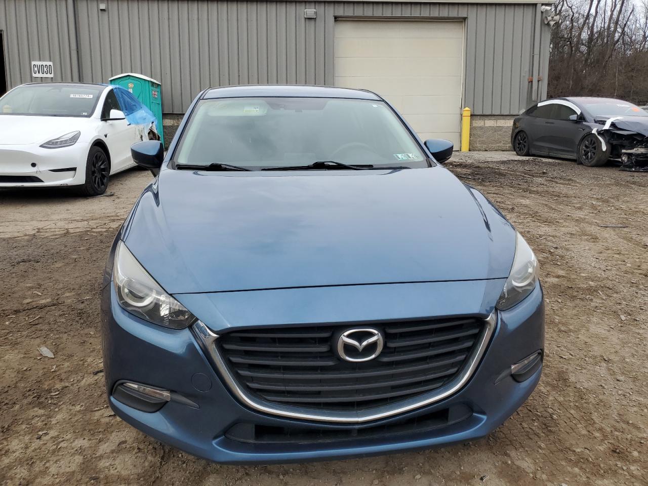 Photo 4 VIN: 3MZBN1U78HM141346 - MAZDA 3 