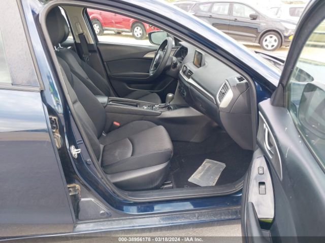 Photo 4 VIN: 3MZBN1U78JM161084 - MAZDA MAZDA3 