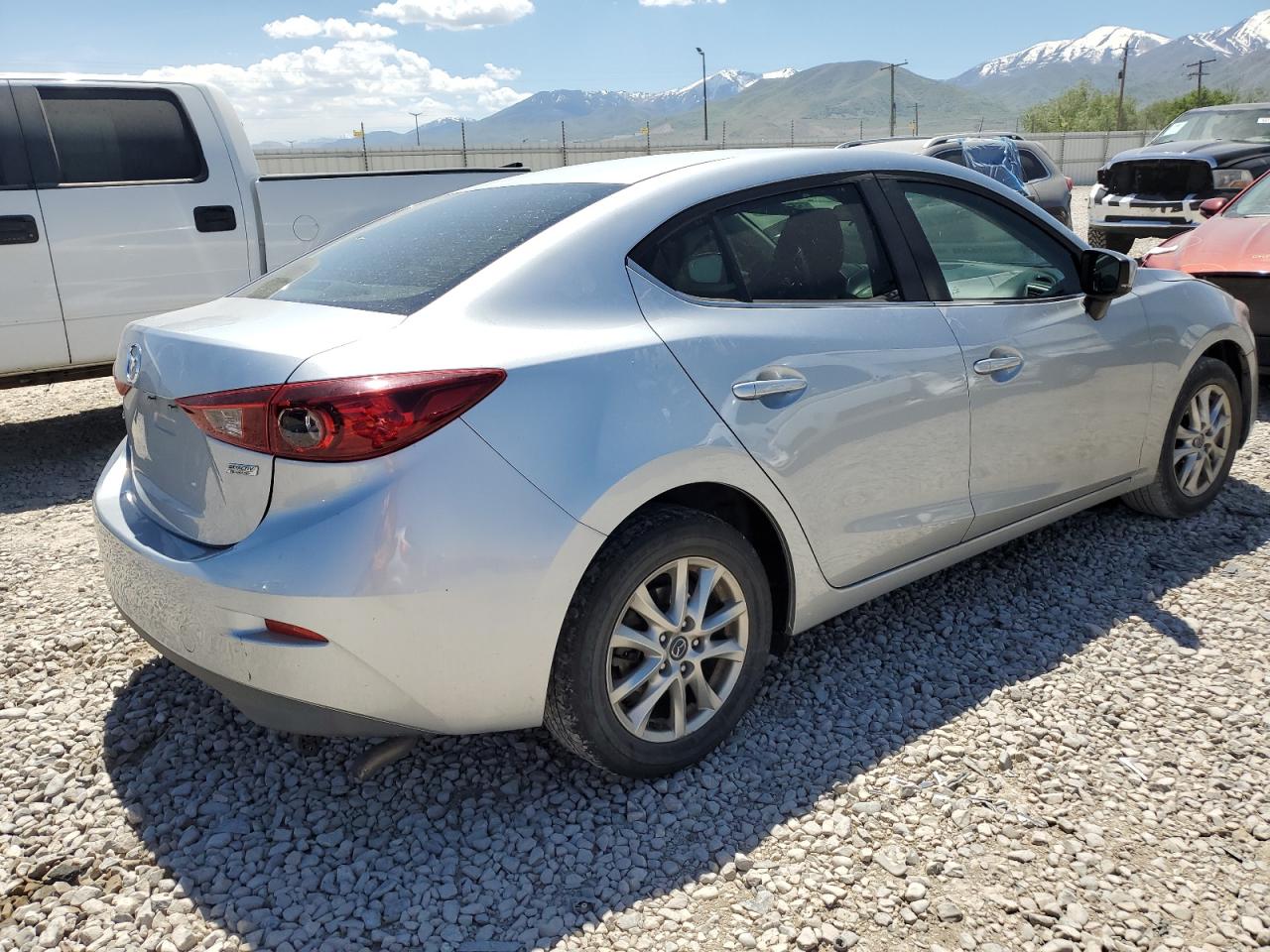 Photo 2 VIN: 3MZBN1U7XHM120109 - MAZDA 3 