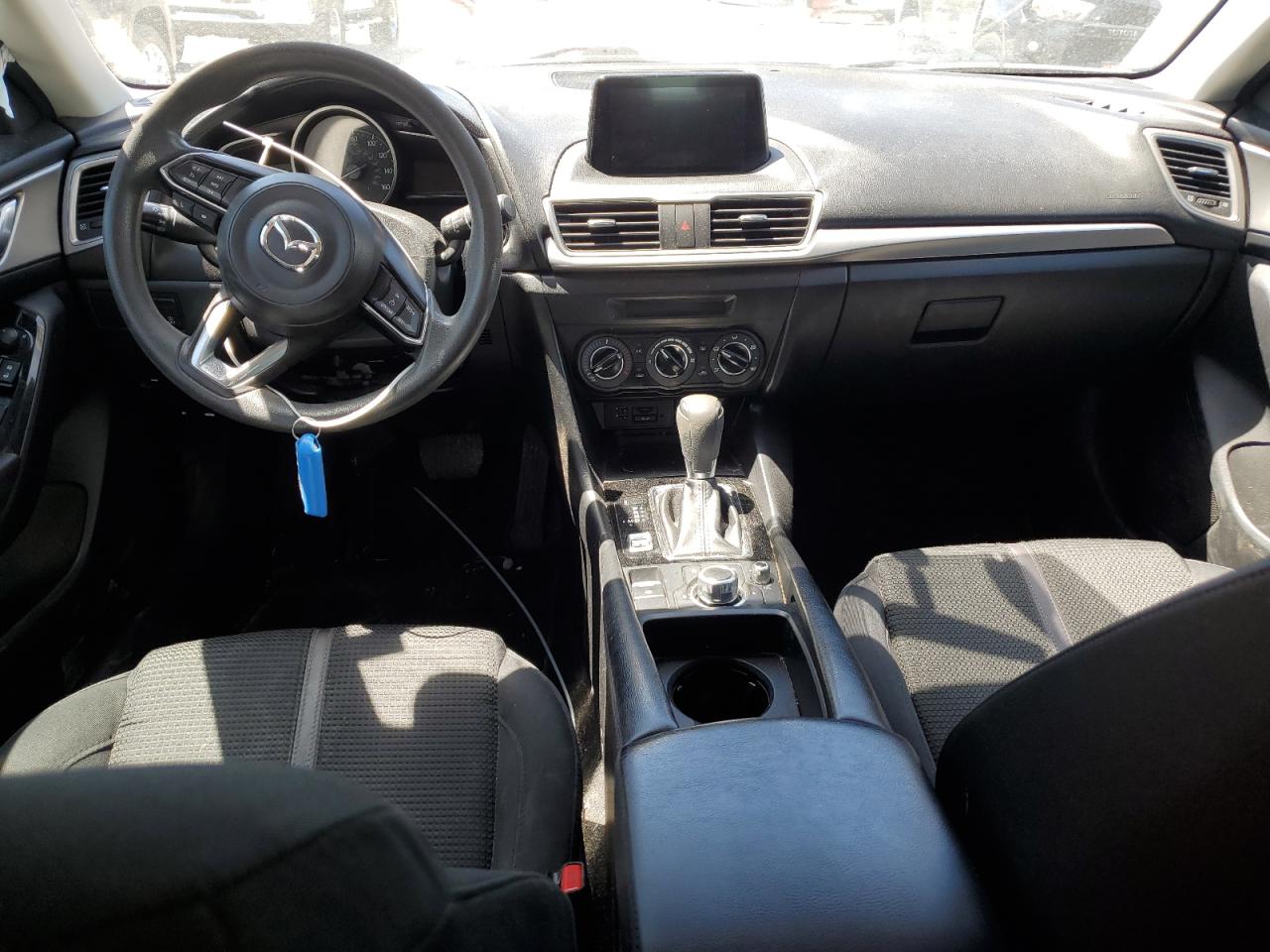 Photo 7 VIN: 3MZBN1U7XHM120109 - MAZDA 3 