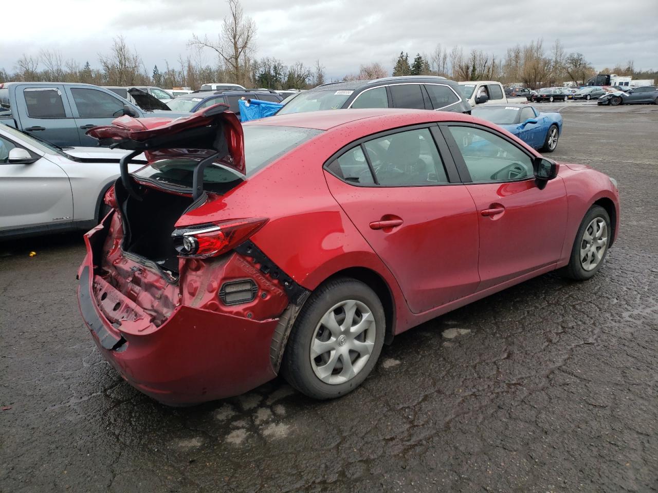 Photo 2 VIN: 3MZBN1U7XJM176010 - MAZDA 3 